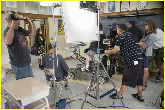 Sara Shephard on Pretty Little Liars -- FIRST LOOK!