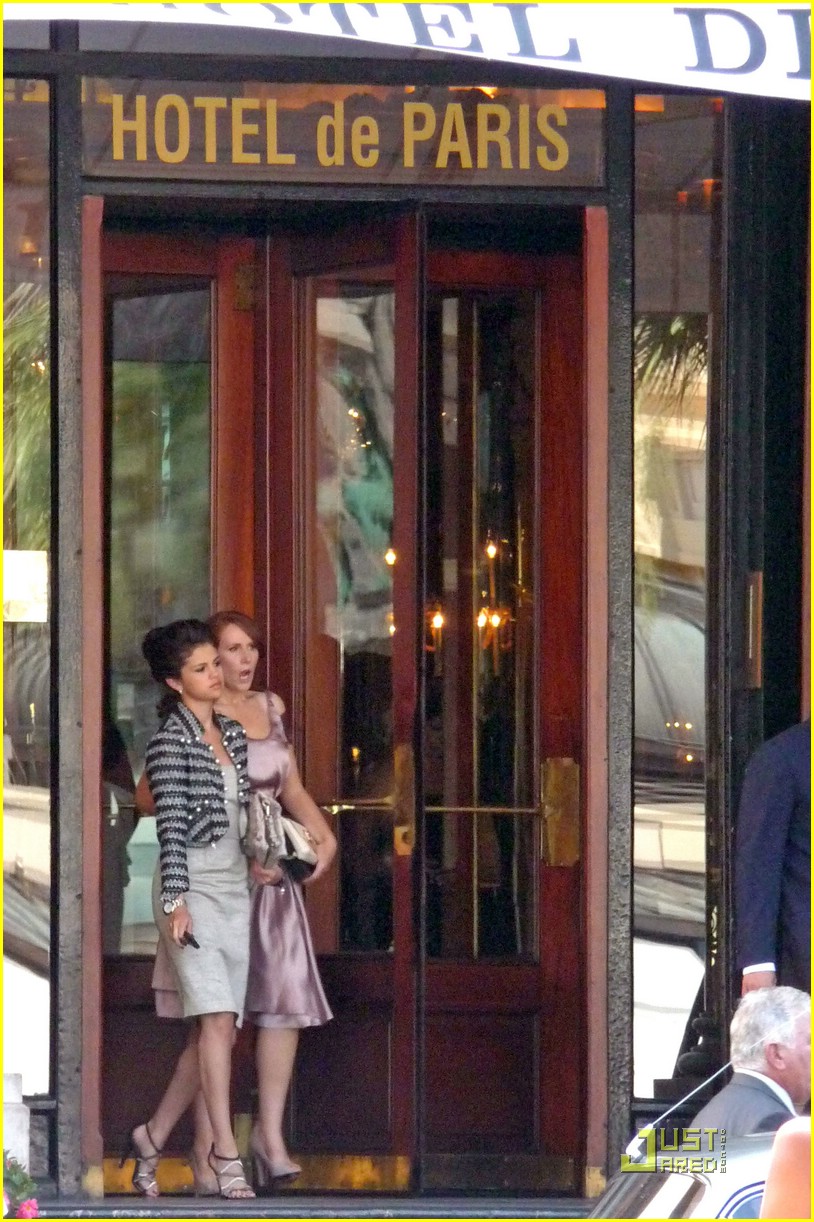 Selena Gomez: Hotel de Paris Pretty