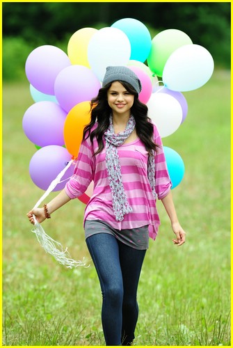 Selena Gomez: Dream Out Loud Commercial!