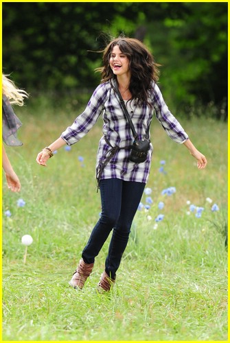 Selena Gomez: Dream Out Loud Commercial!