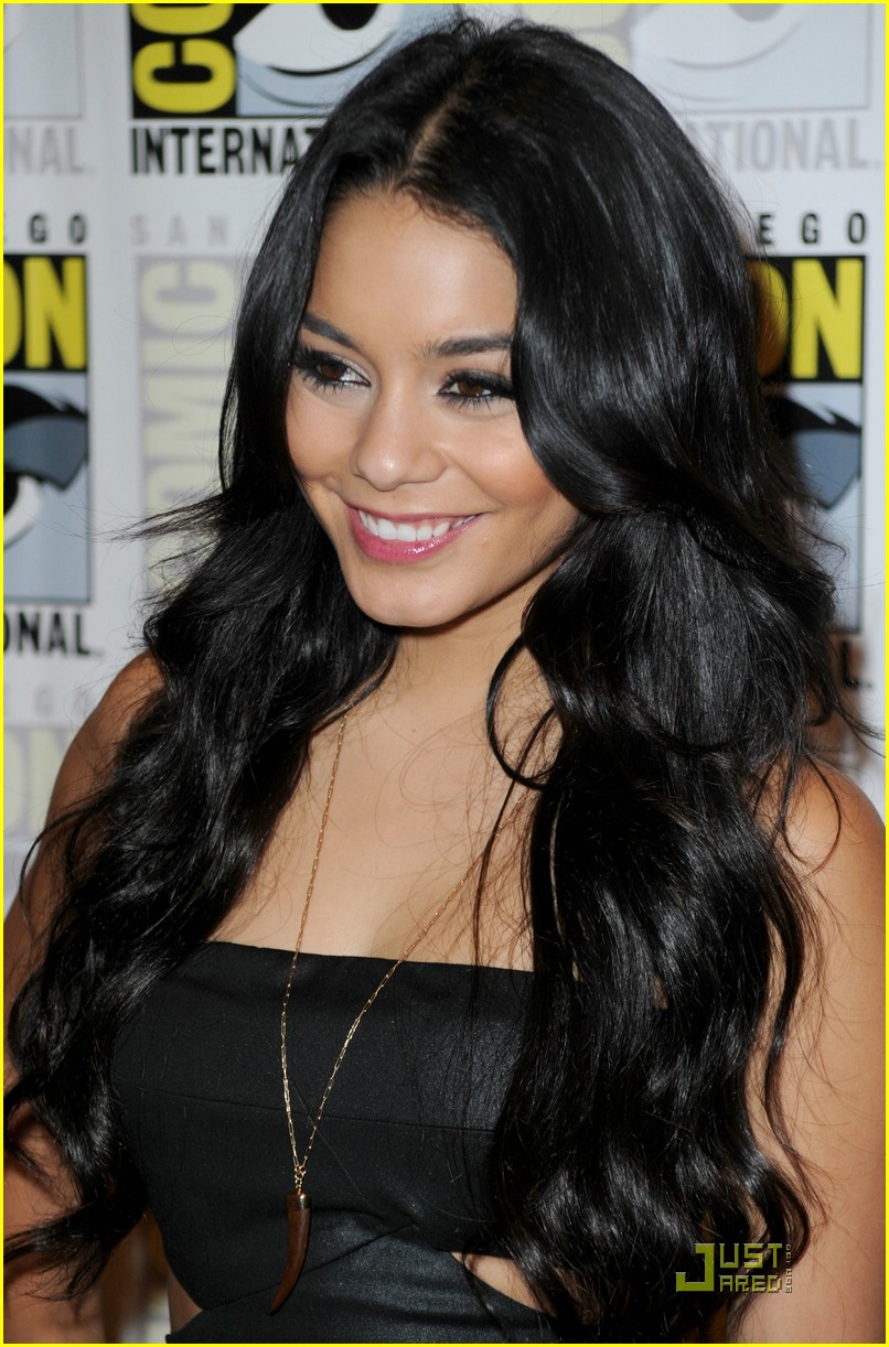 Vanessa Hudgens: Sucker Punch at Comic-Con!