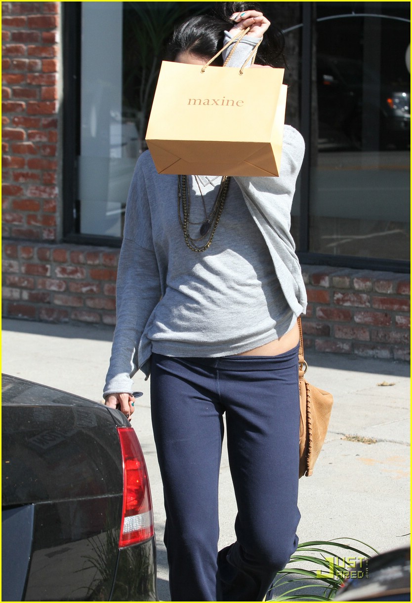 Vanessa Hudgens is Sweats Sweet