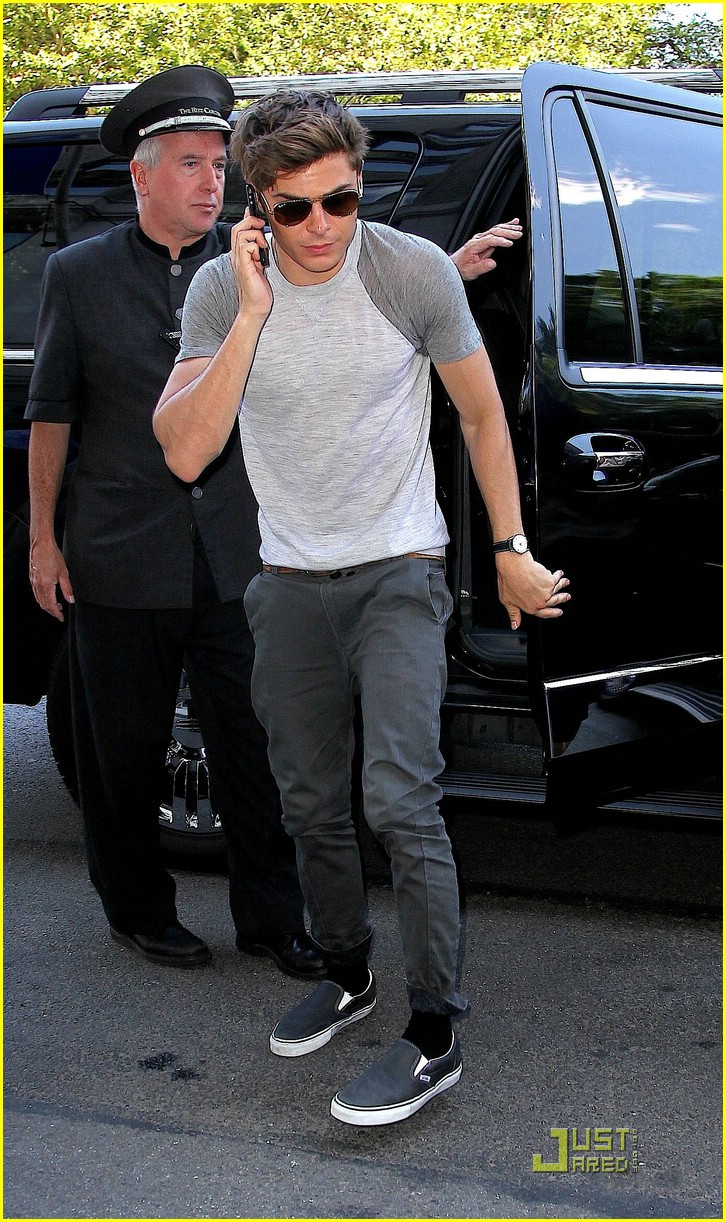 Zac Efron is Nicely Nice in NYC