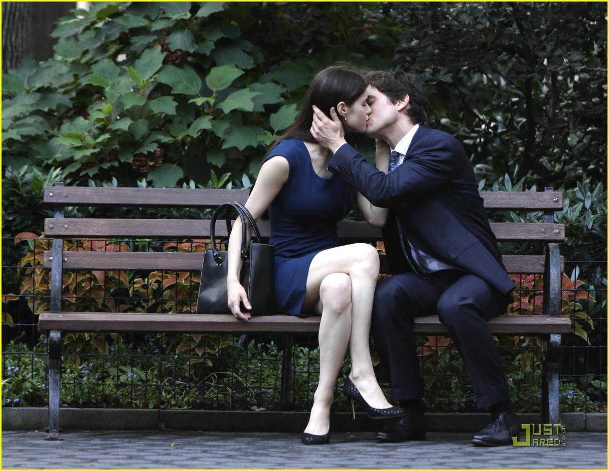 Alexandra Daddario: Kate Returns to White Collar!
