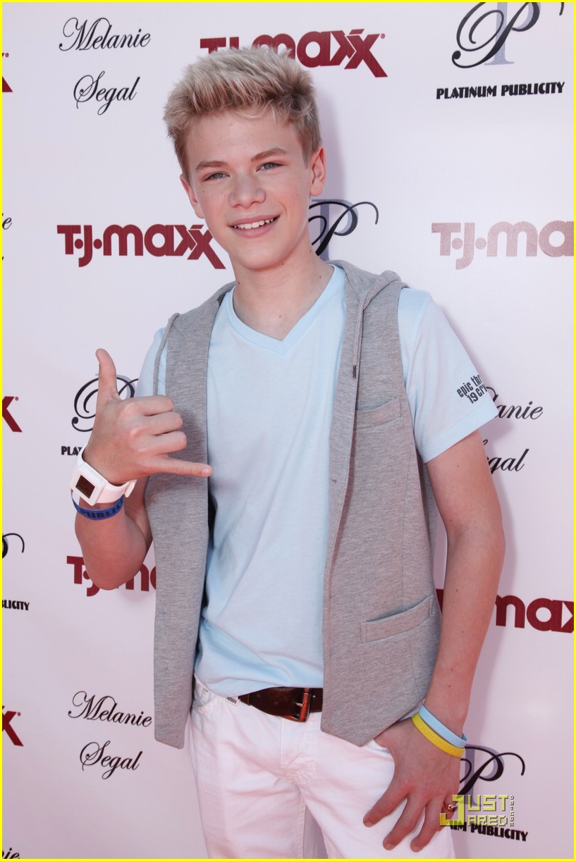 Bella Thorne & Kenton Duty: Teen Choice Retreat!