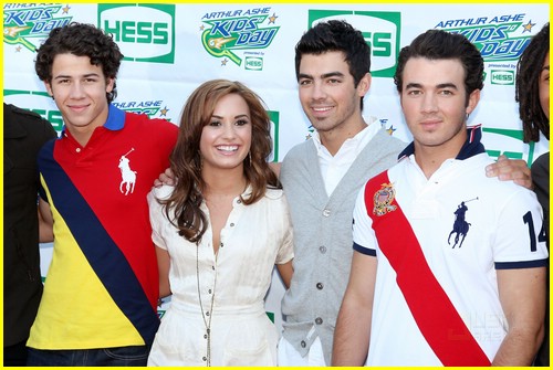 Demi Lovato & Jonas Brothers: Arthur Ashe Kids Day!