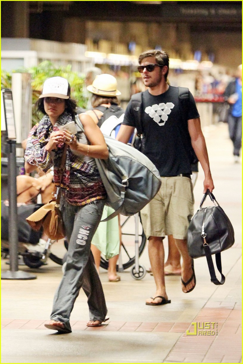 Zac Efron & Vanessa Hudgens: Hawaii Vacation Over!