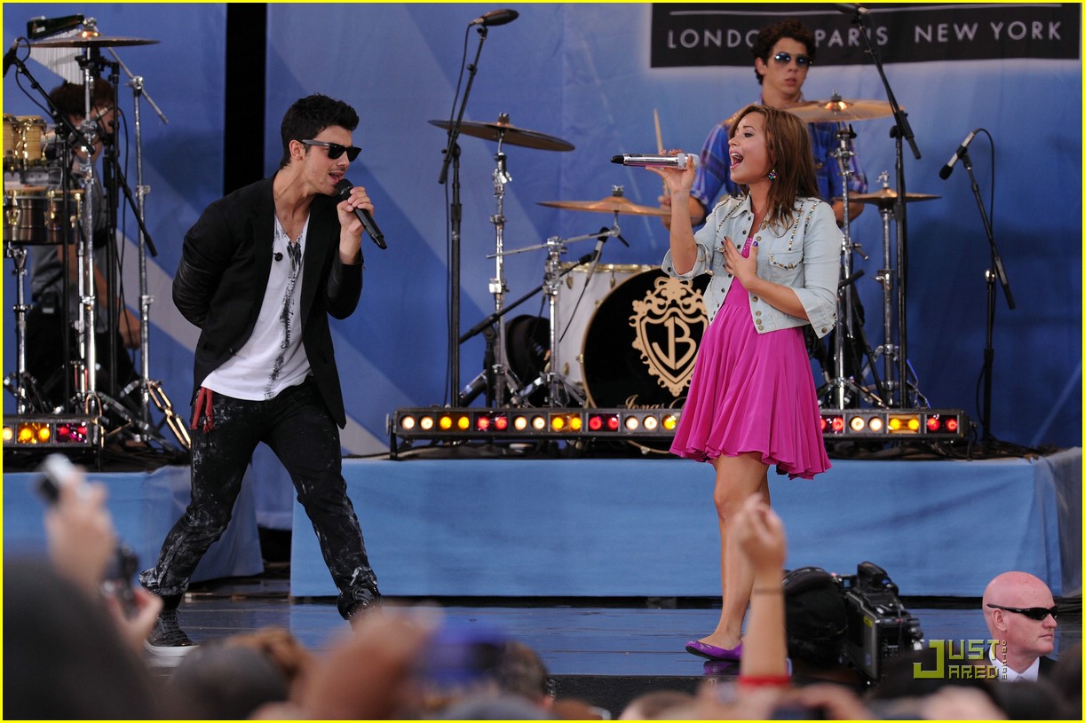 Camp Rock 2 Cast Rocks Out Rumsey Playfield