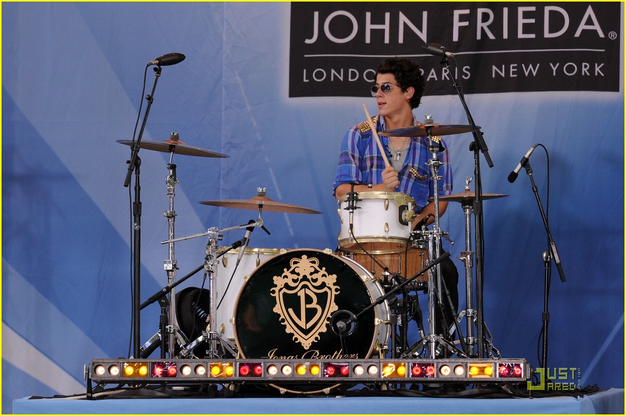 Camp Rock 2 Cast Rocks Out Rumsey Playfield