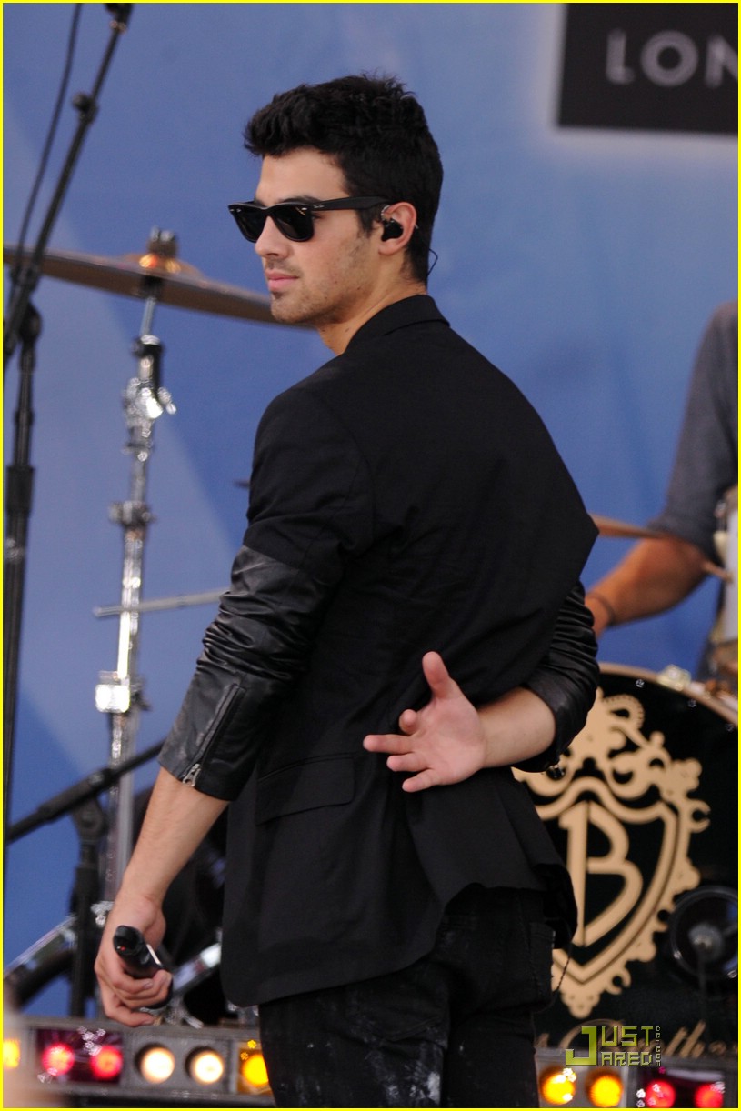 Camp Rock 2 Cast Rocks Out Rumsey Playfield