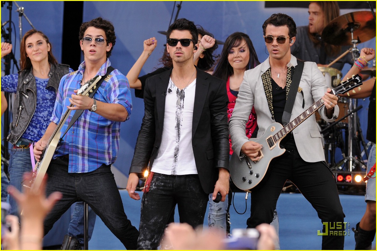 Camp Rock 2 Cast Rocks Out Rumsey Playfield