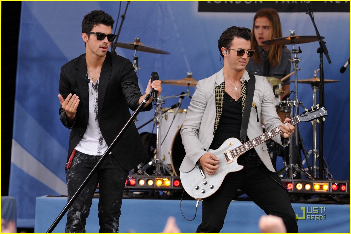 Camp Rock 2 Cast Rocks Out Rumsey Playfield