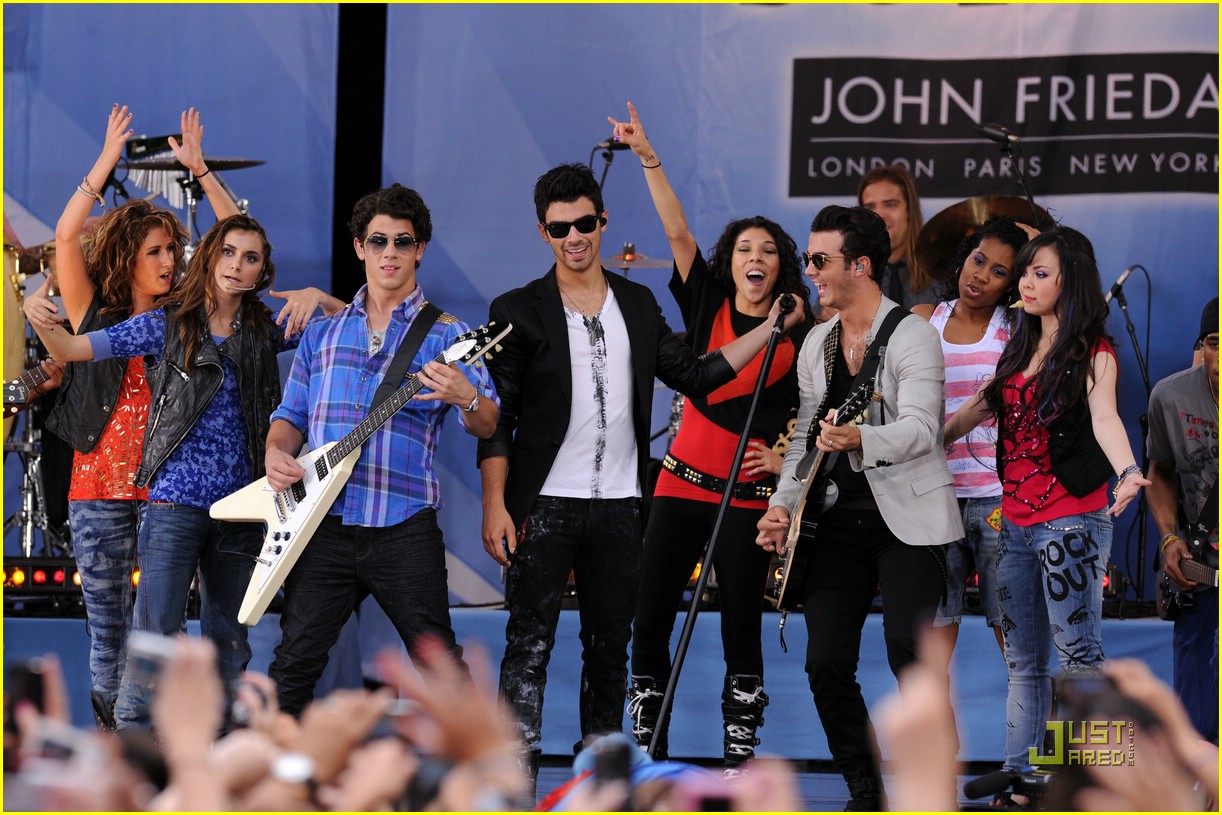 Camp Rock 2 Cast Rocks Out Rumsey Playfield