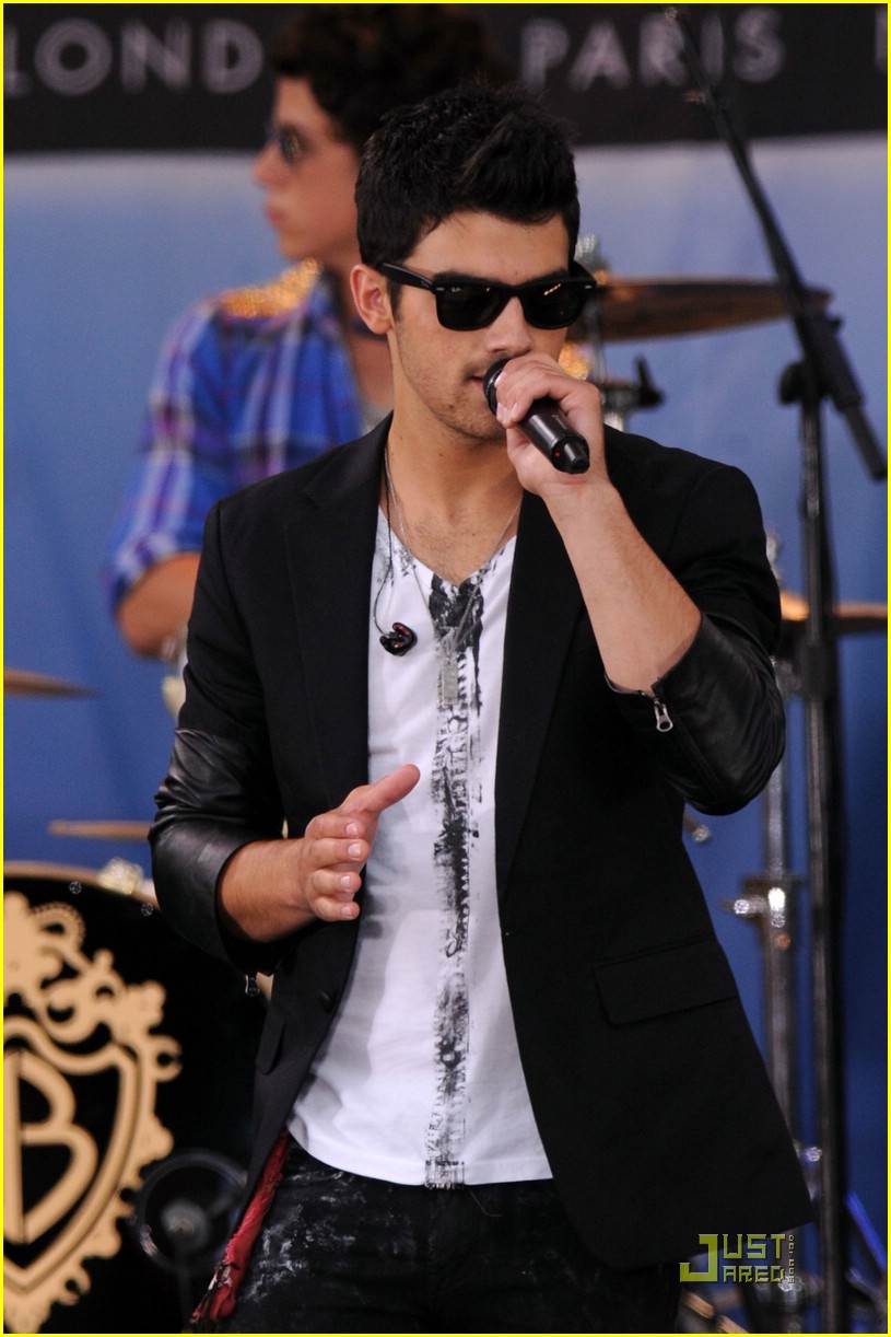 Camp Rock 2 Cast Rocks Out Rumsey Playfield