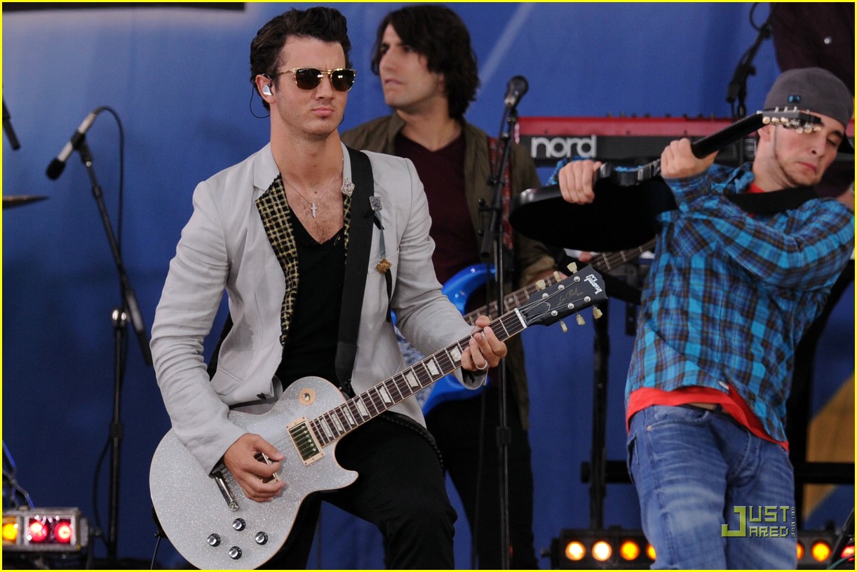 Camp Rock 2 Cast Rocks Out Rumsey Playfield