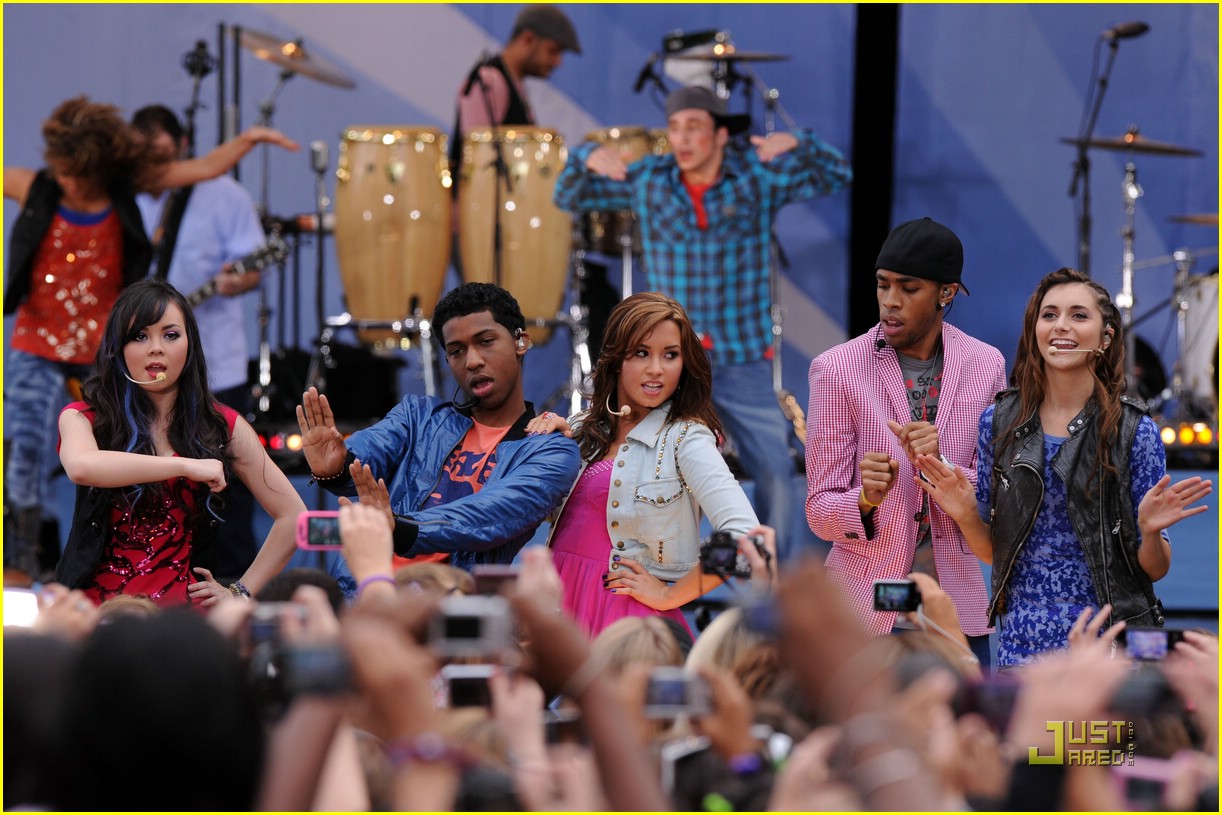 Camp Rock 2 Cast Rocks Out Rumsey Playfield
