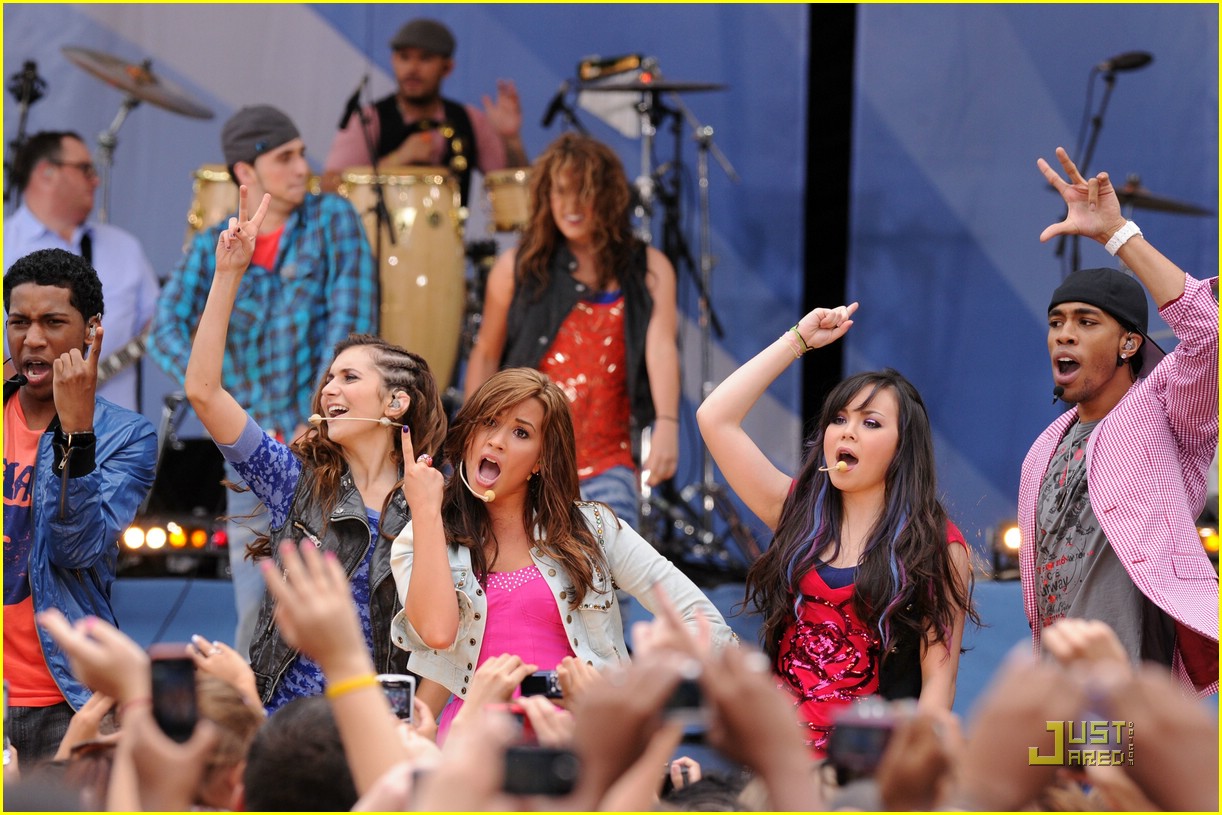 Camp Rock 2 Cast Rocks Out Rumsey Playfield