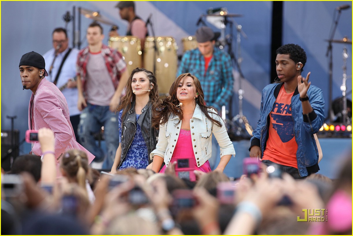Camp Rock 2 Cast Rocks Out Rumsey Playfield