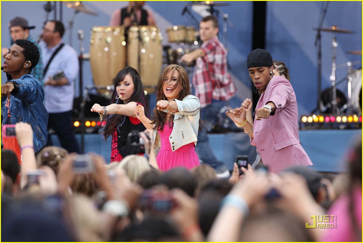 Camp Rock 2 Cast Rocks Out Rumsey Playfield