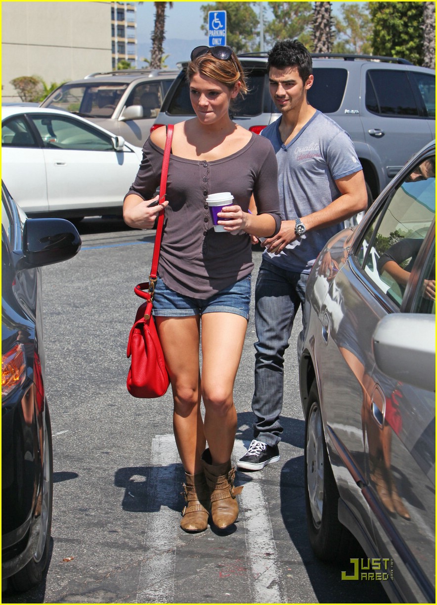 Joe Jonas & Ashley Greene: Coffee Date!