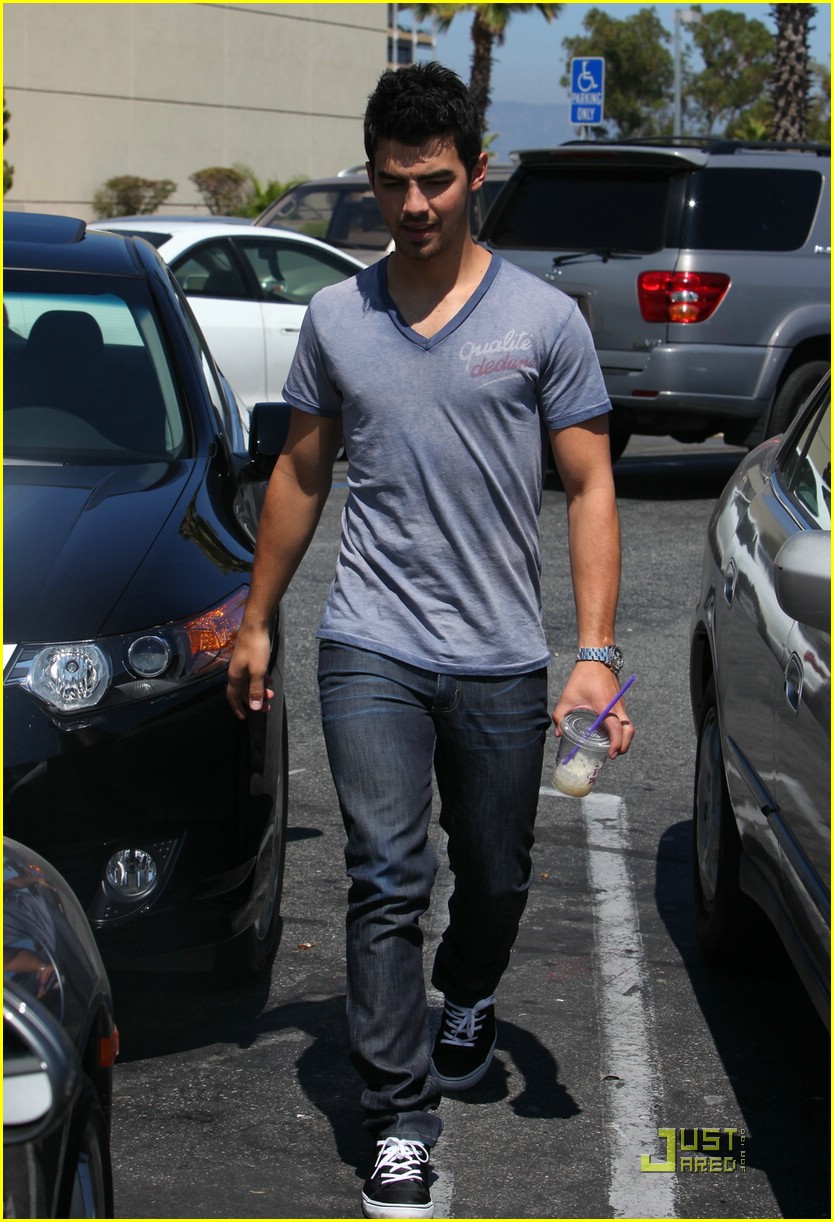 Joe Jonas & Ashley Greene: Coffee Date!