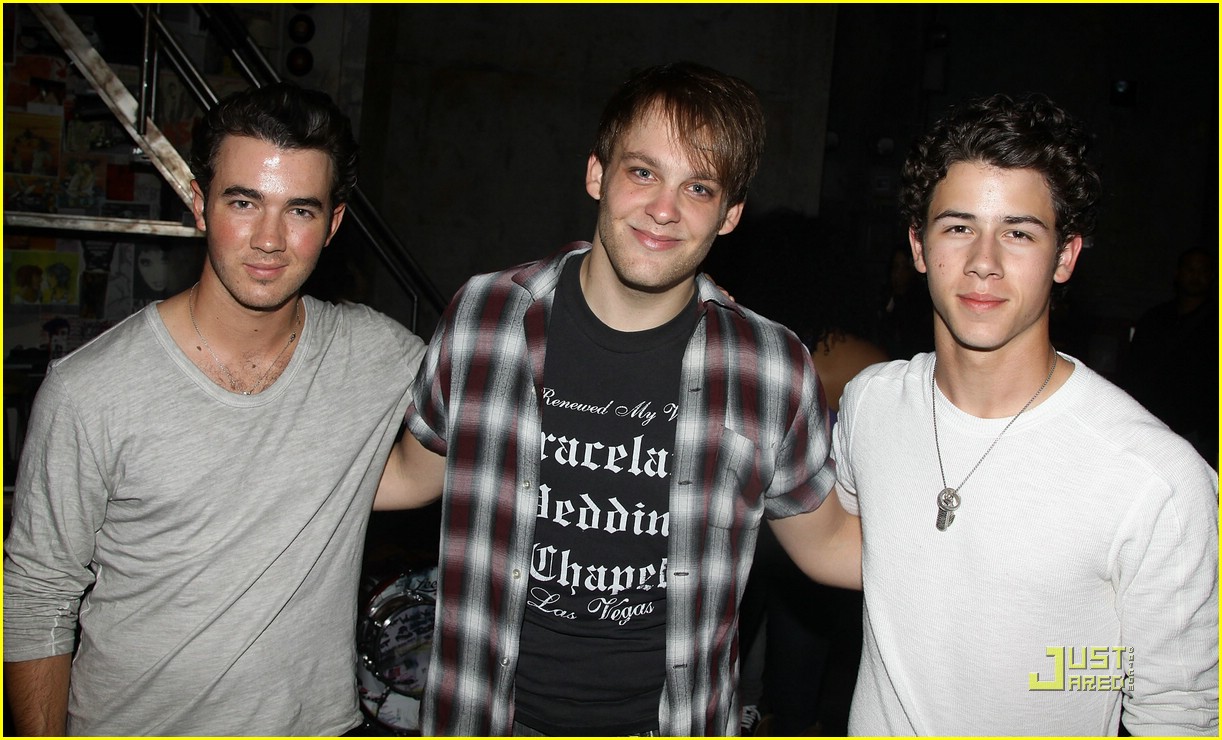 Kevin & Nick Jonas are American Idiots