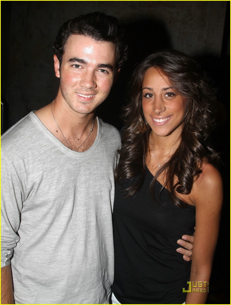 Kevin & Nick Jonas are American Idiots