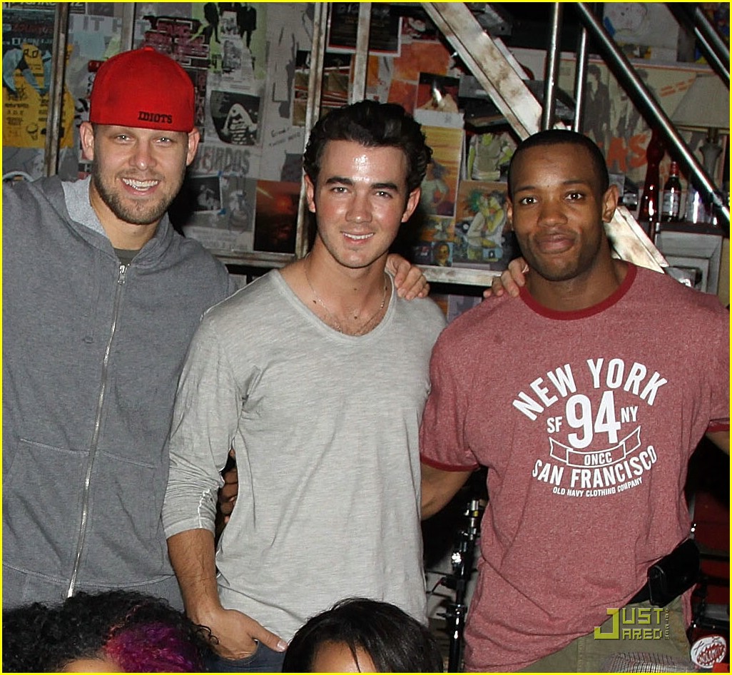 Kevin & Nick Jonas are American Idiots