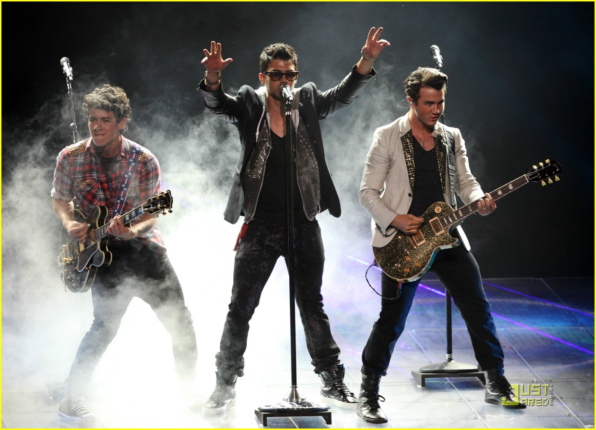 Jonas Brothers Take Over Tinley Park