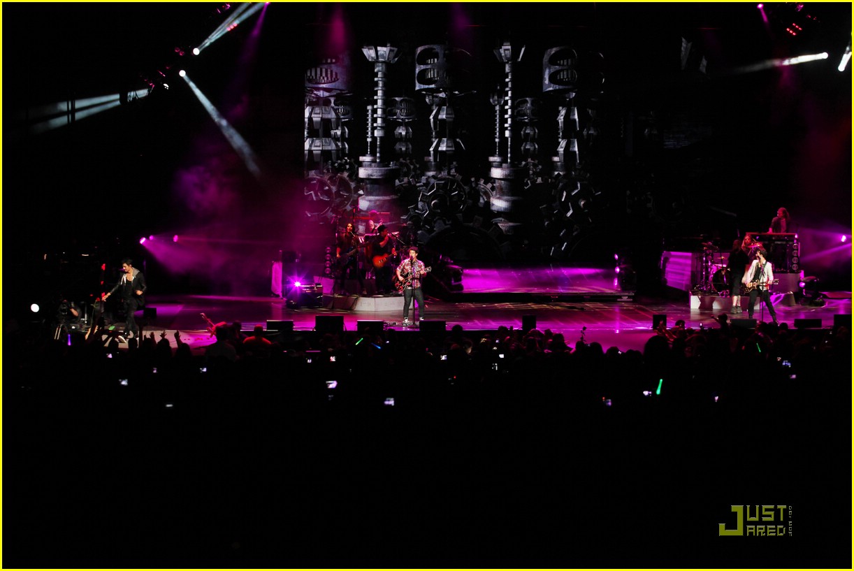 Jonas Brothers Take Over Tinley Park