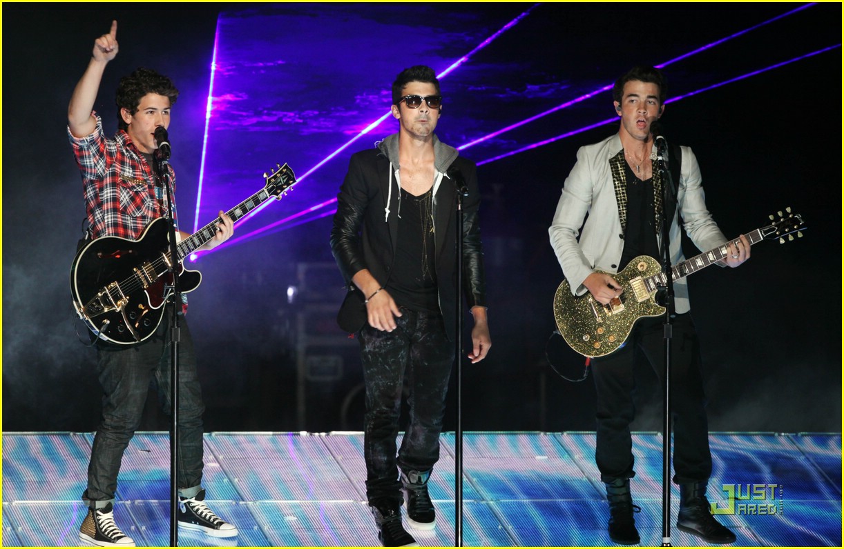 Jonas Brothers Take Over Tinley Park