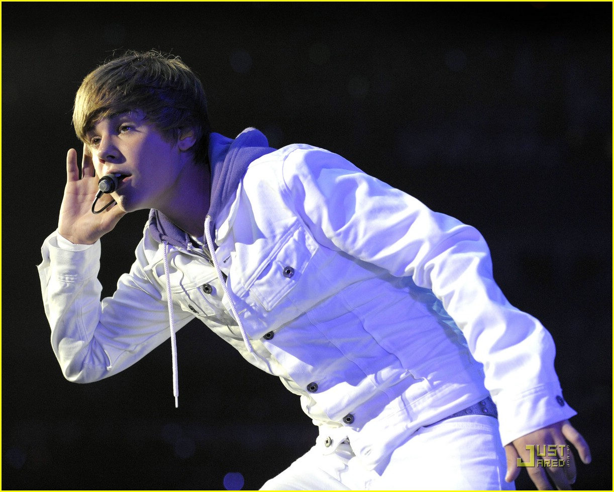 Justin Bieber & Jessica Jarrell Go 'Overboard'