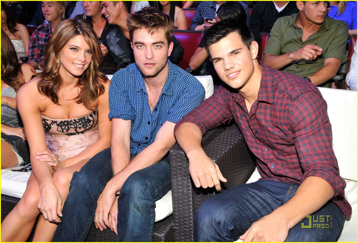 Taylor Lautner WINS Choice Hottie!