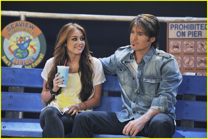 Miley Cyrus: Date with Drew Roy!