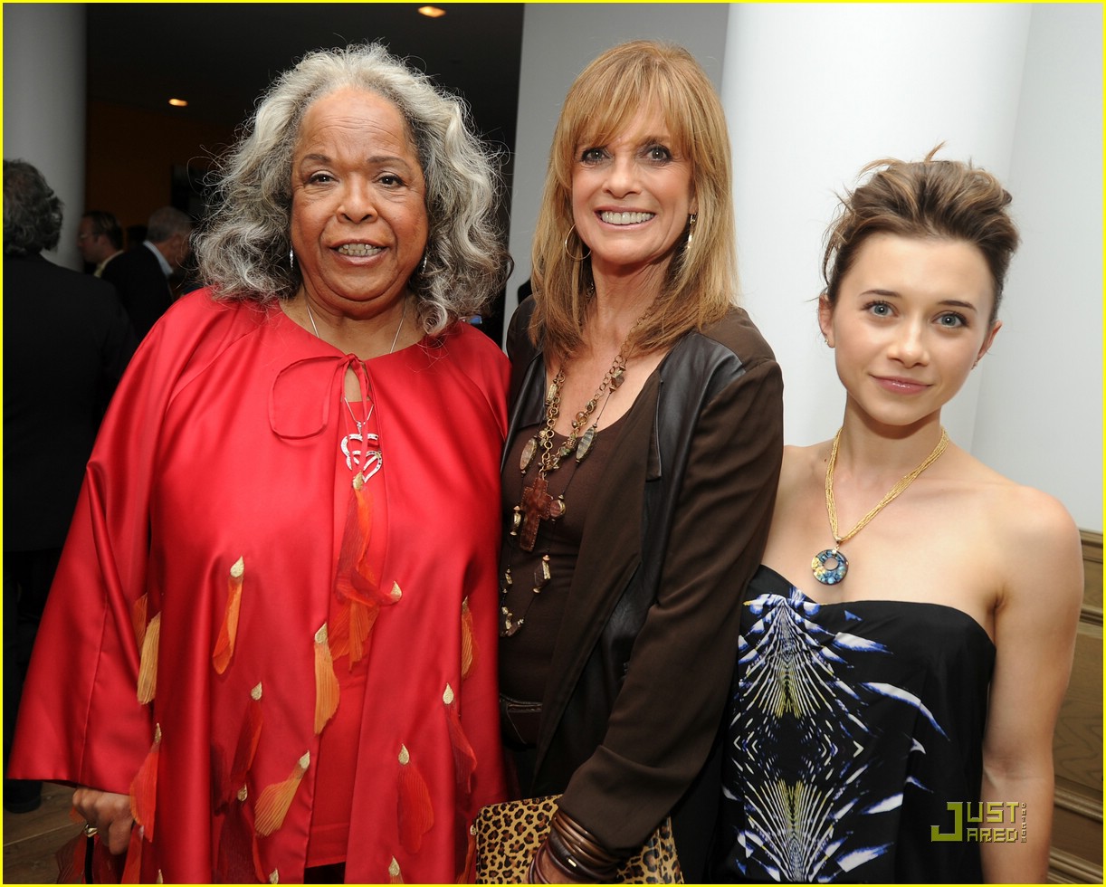 Olesya Rulin is Expecting Mary