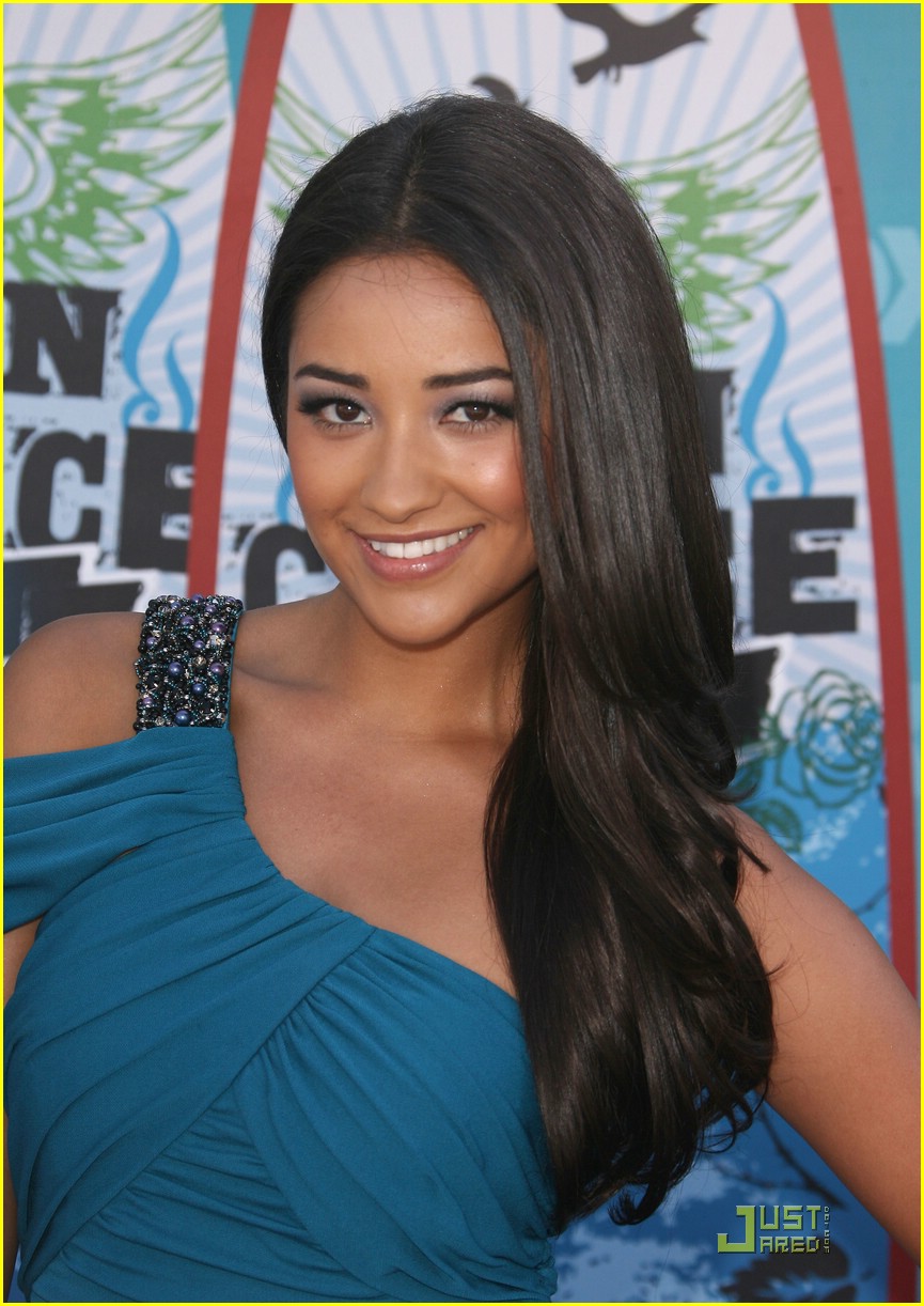 Pretty Little Liars WIN Choice Summer TV Show!