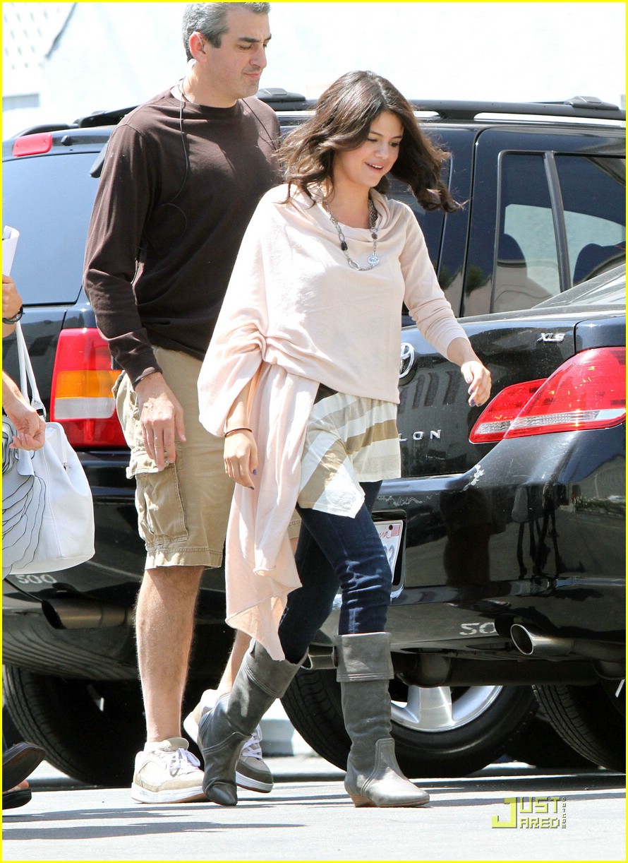 Selena Gomez & Jake T. Austin: Hugs, Hugs, Hugs!