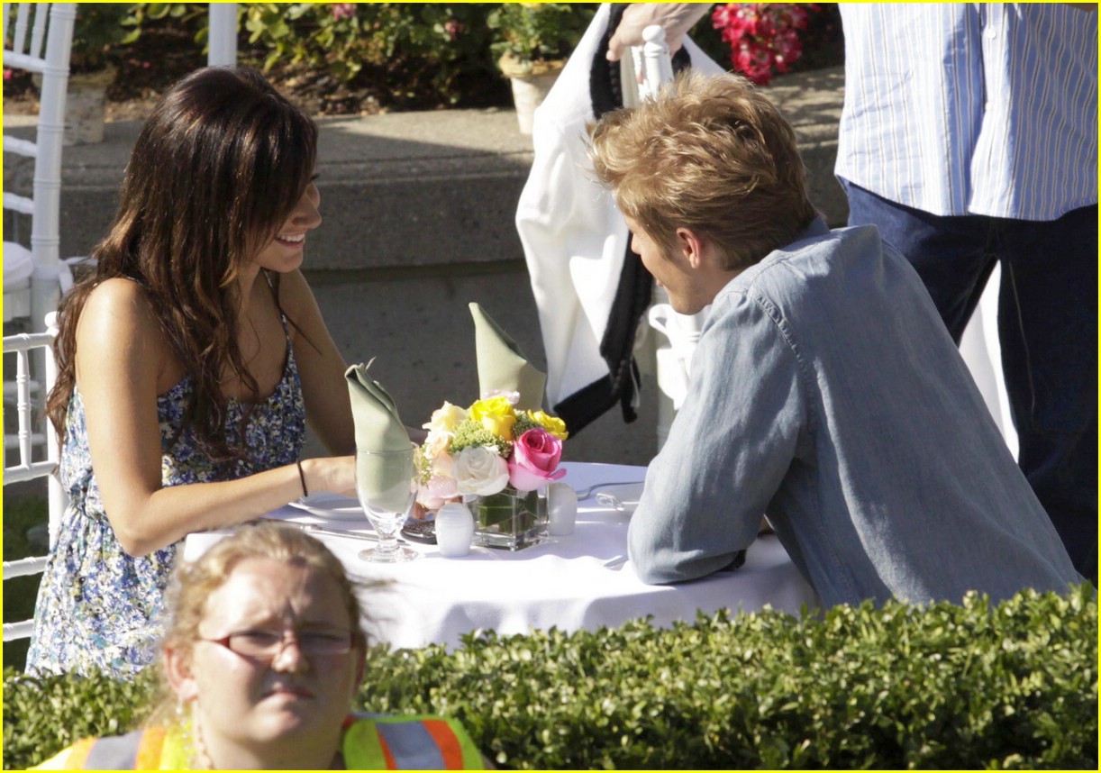 Ashley Tisdale & Matt Barr: Lunch Date!