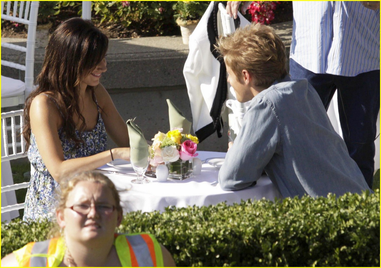 Ashley Tisdale & Matt Barr: Lunch Date!