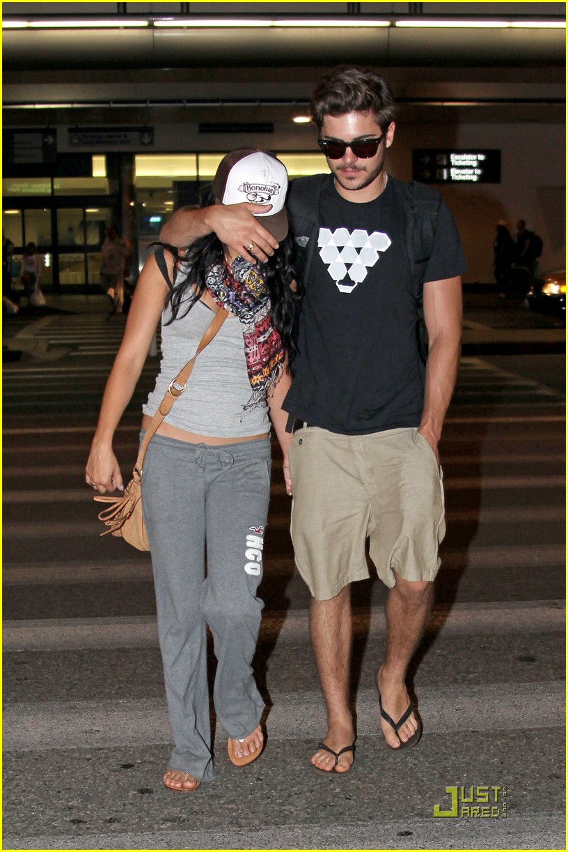 Zac Efron & Vanessa Hudgens: Lovey Dovey at LAX