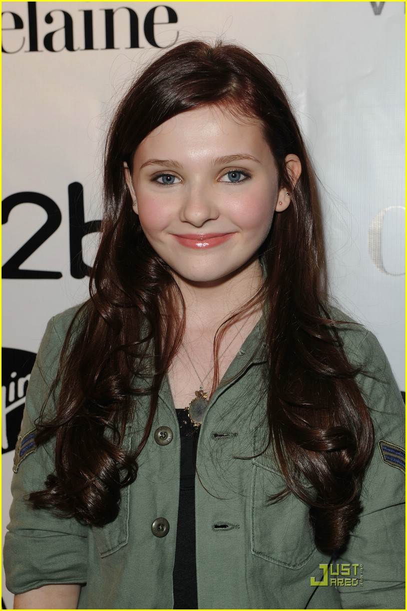 Abigail Breslin SINGS in Toronto