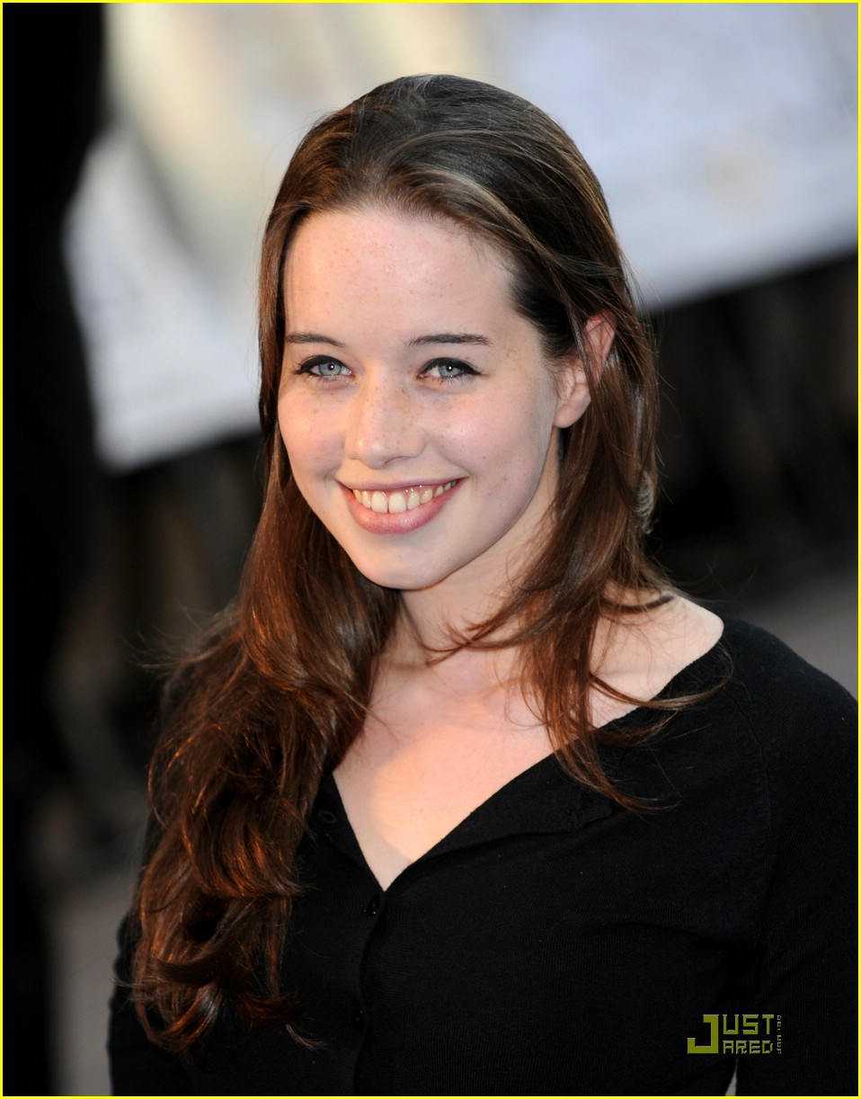 Anna Popplewell: Charlie St. Cloud Premiere Pretty