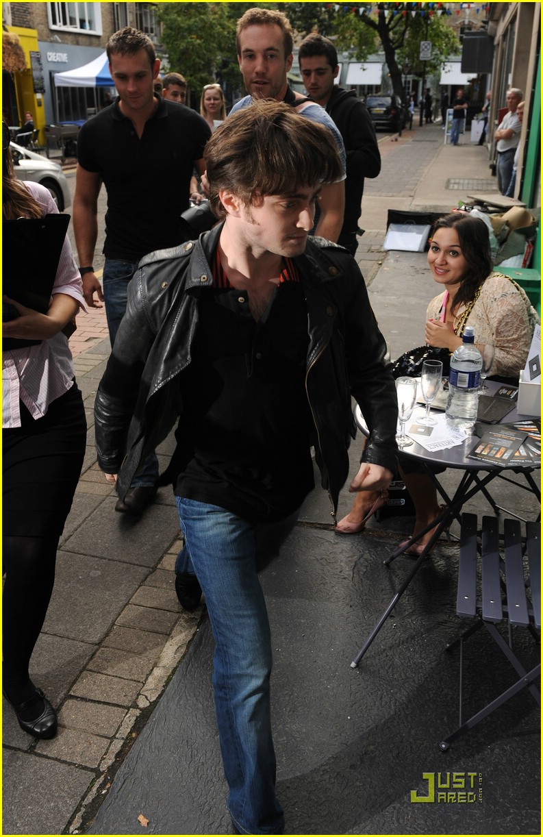 Daniel Radcliffe Sees 'The Big Issue' with Lizzie Mary Cullen