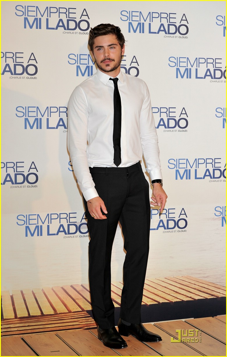 Zac Efron: Mustache in Madrid