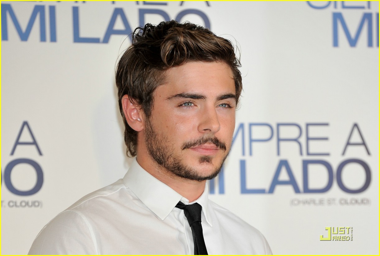 Zac Efron: Mustache in Madrid