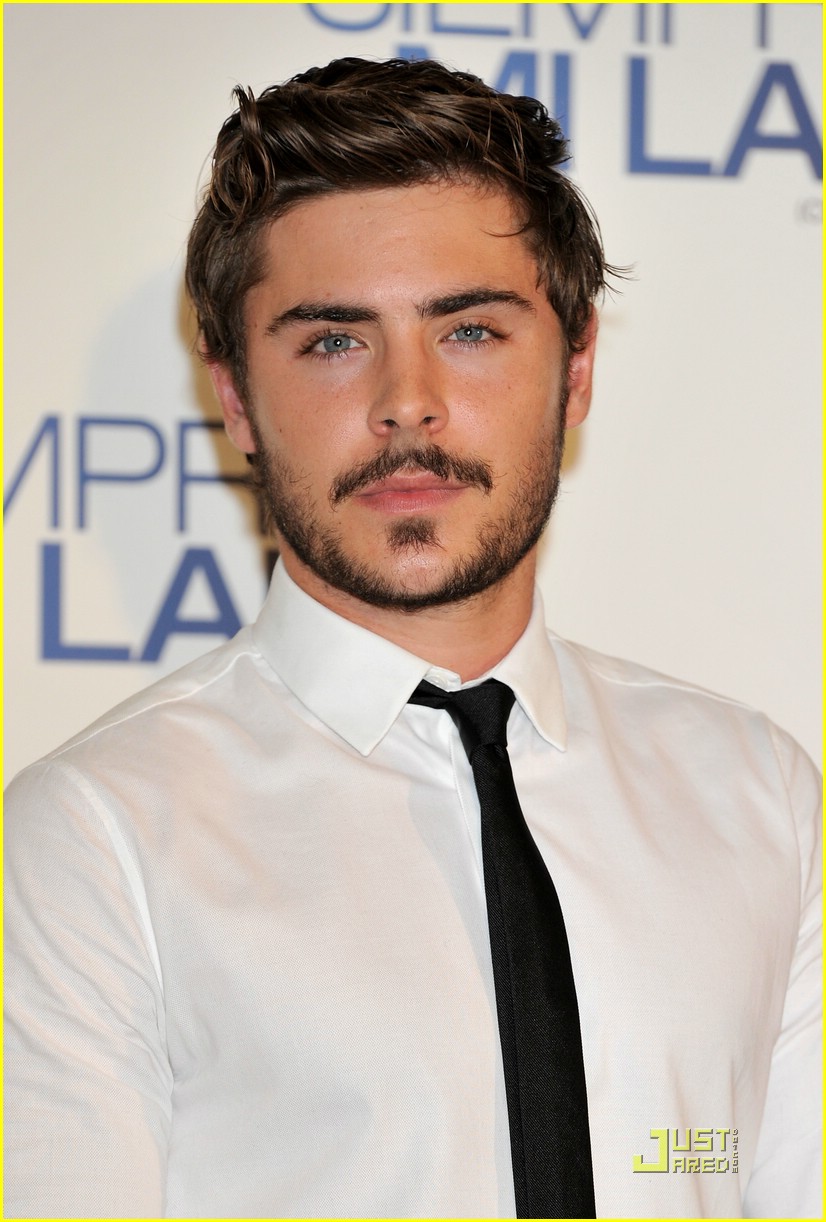 Zac Efron: Mustache in Madrid