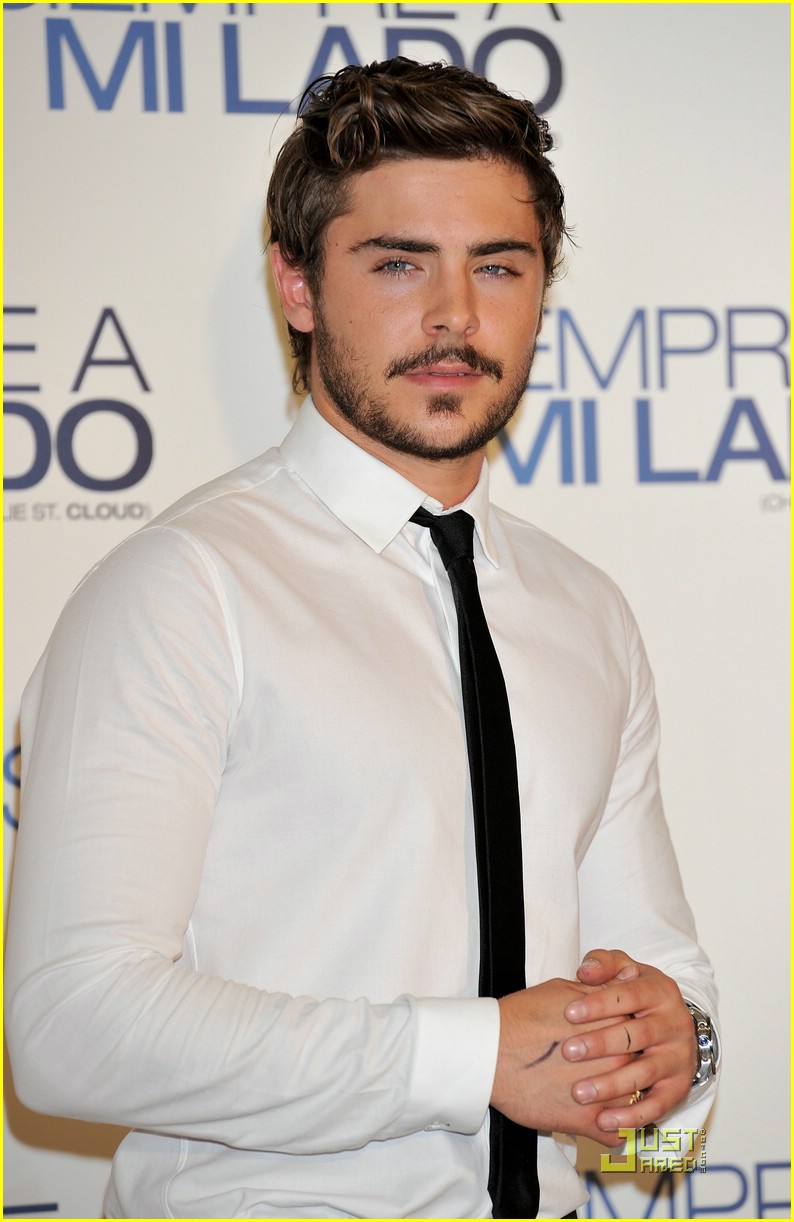 Zac Efron: Mustache in Madrid