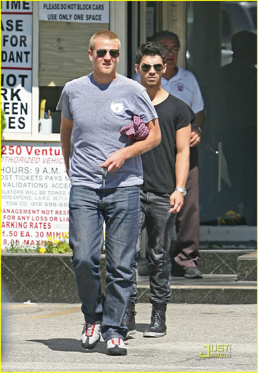 Joe Jonas Goes To the Doctor; Ashley Greene Hits the Gym