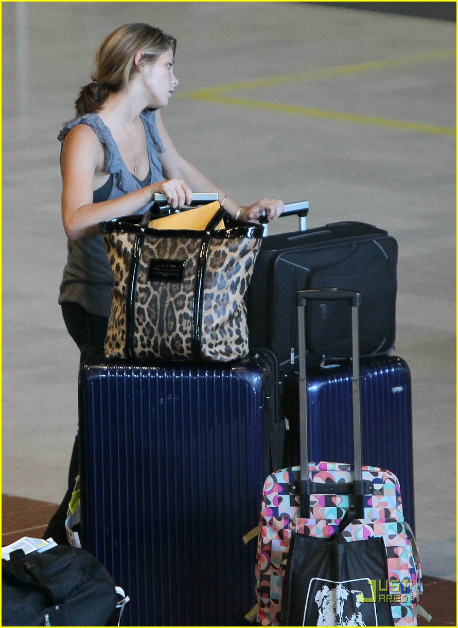 Ashley Greene: Bonjour, Paris!