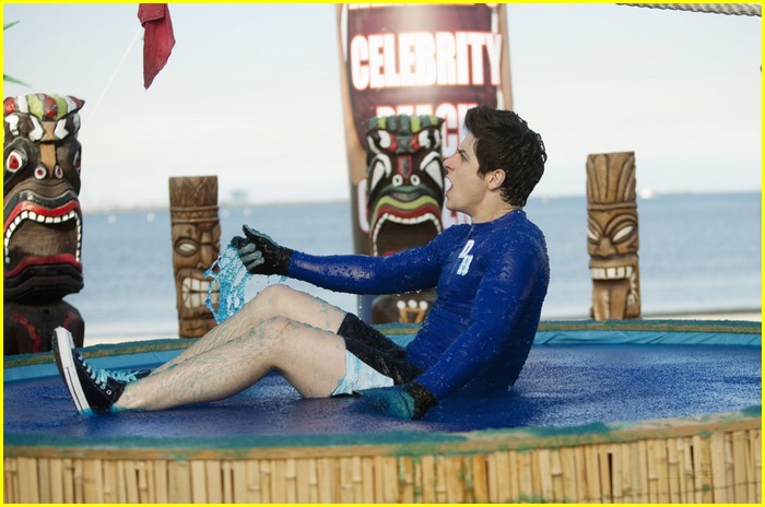 David Henrie & Emily Osment on JONAS L.A. -- FIRST LOOK!